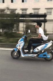 中戏艺考羽绒服小哥哥，颜值帅出了新高度，后面姑娘请冷静点