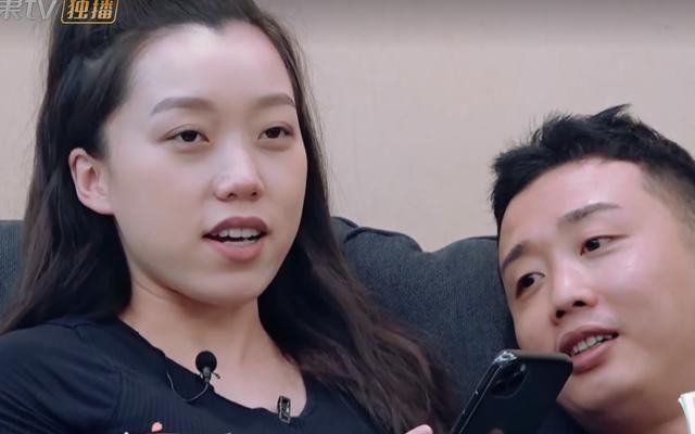 都见岳父母，GAI态度傲慢一直坐着打游戏，宁桓宇热情还送礼
