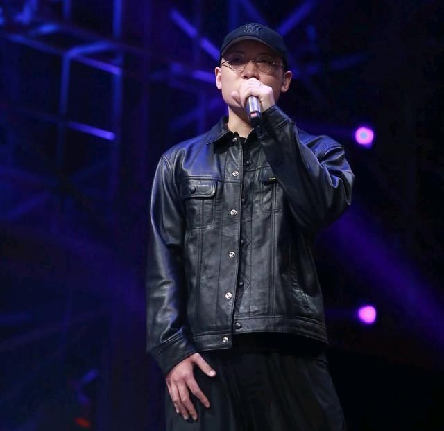 说唱听我的kc首秀快嘴秃子现场剃发果然要放出大招才能致胜