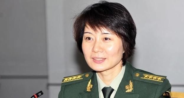 大校警衔雷敏：训练20年奖章无数，最后却嫁给保安