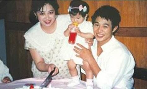 李连杰三女儿7岁为刘德华伴舞，8岁陪成龙走红毯，如今成这样
