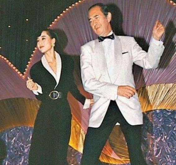李连杰三女儿7岁为刘德华伴舞，8岁陪成龙走红毯，如今成这样