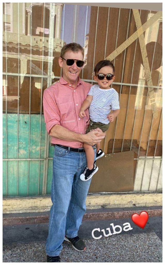 拒收吴镇宇儿子费曼的私信后,周杰伦晒和昆凌深夜打篮球的照片