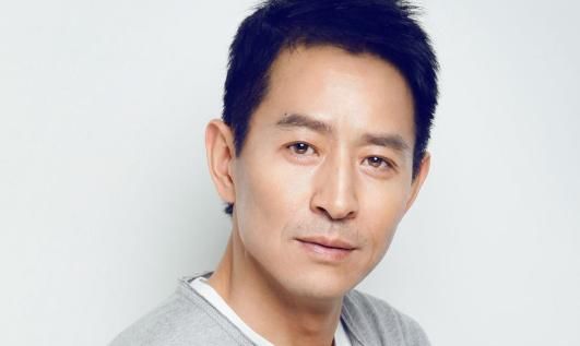 哥哥凭《伪装者》走红，弟弟拿下影帝，却少有人知道他们是亲兄弟