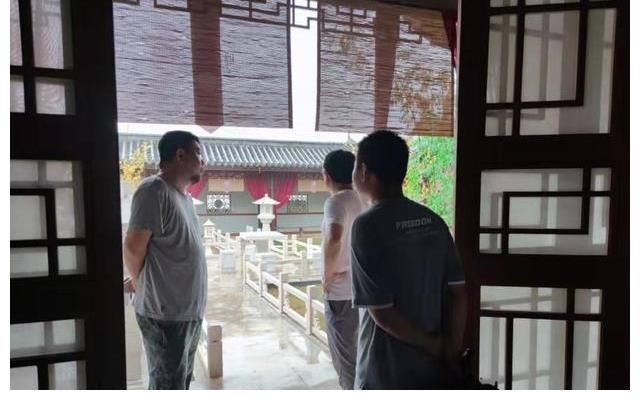 破王宓是房子的主人——硬核被同化了!冯刚执导的荒诞甜宠——工作室比故事片更有趣