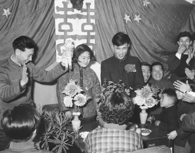 老照片:100张80年代过年照,看完都是满满的回忆 - 360娱乐,你开心就好