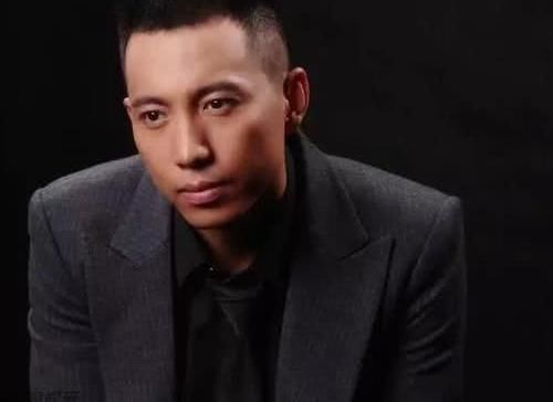 他演活了特种兵，因意外淡出荧屏，娶华筝后成人生赢家