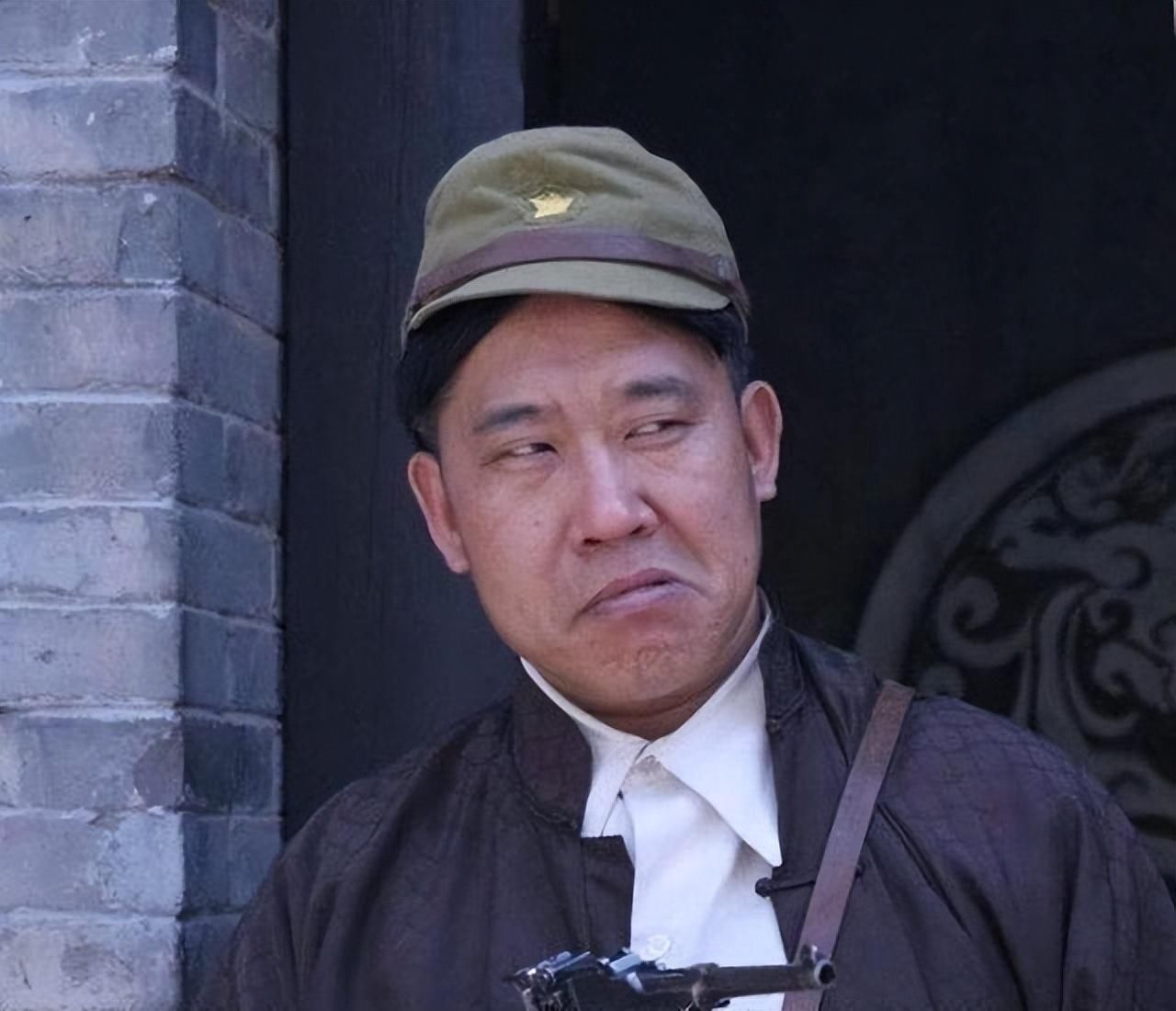 "反派专业户"杜旭东:身负大校军衔,却被喷"为老不尊"