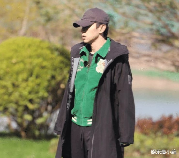 极限挑战路透邓伦素颜出镜皮肤白皙脚上穿的鞋却成亮点