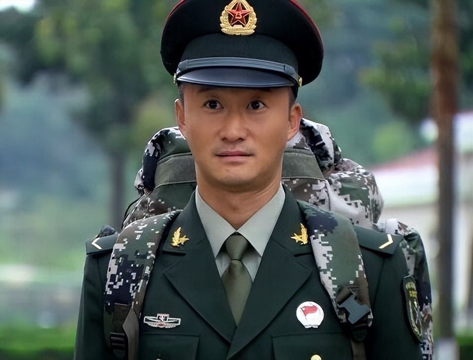 2011年,吴京提着两瓶二锅头去找《我是特种兵》的编导刘猛
