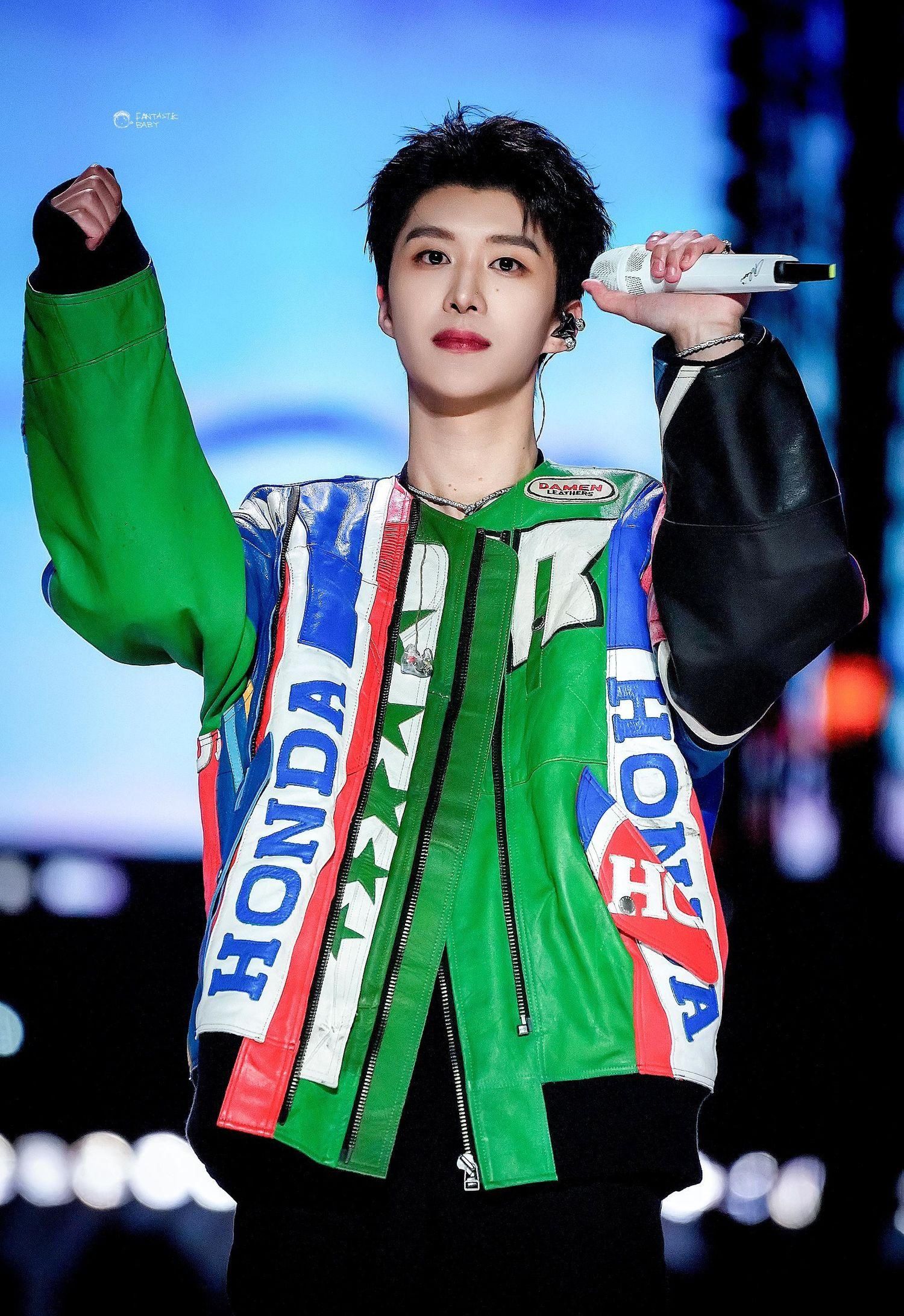 240102 范丞丞闪耀浙江卫视跨年 演绎不凡元旦祝福 - 360娱乐,你开心就好