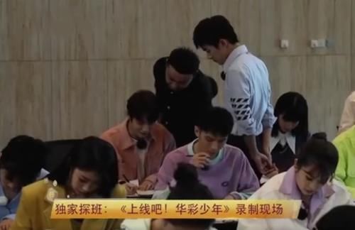 易烊千玺上央视监考，谁注意他出场时的介绍？太给00后长脸了