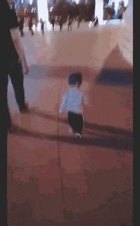 中戏艺考羽绒服小哥哥，颜值帅出了新高度，后面姑娘请冷静点