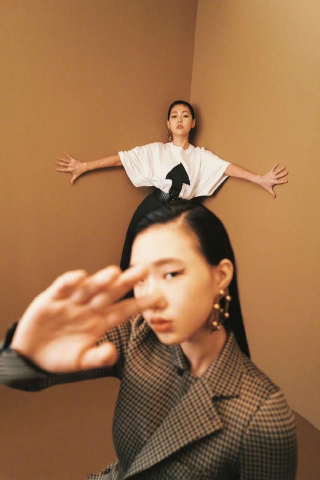 小S母女拍杂志,14岁许曦文时尚不输妈和大姨,接班徐氏姐妹有望