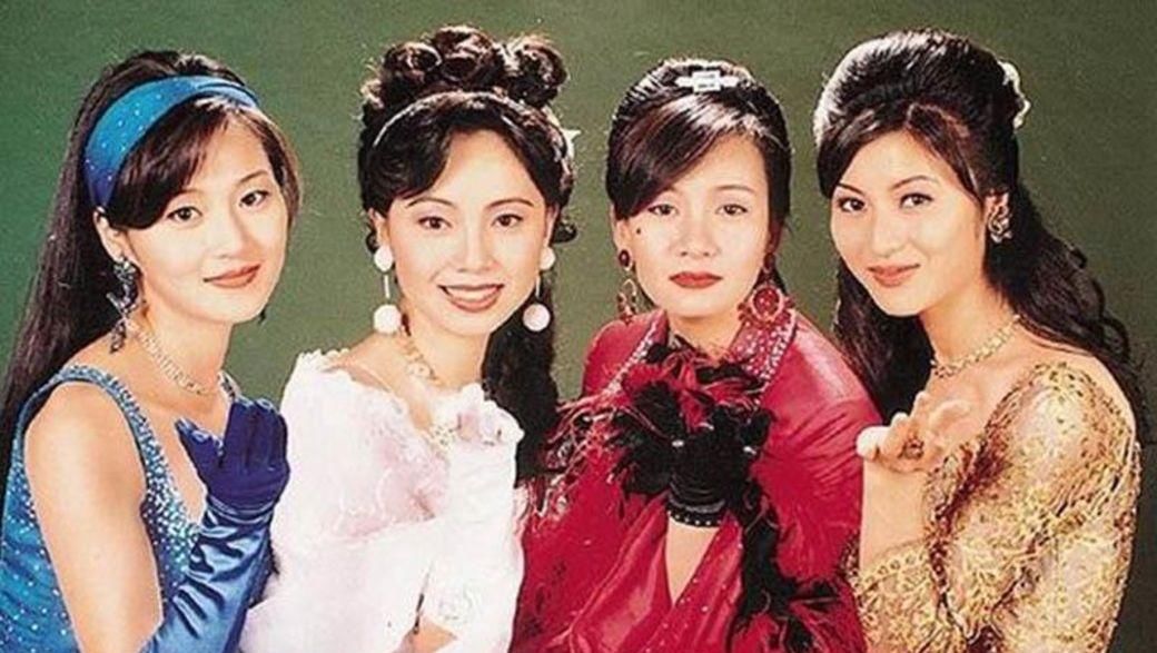 58岁商天娥与老公手牵手恩爱逛街，结婚10年，被宠成了肥娥