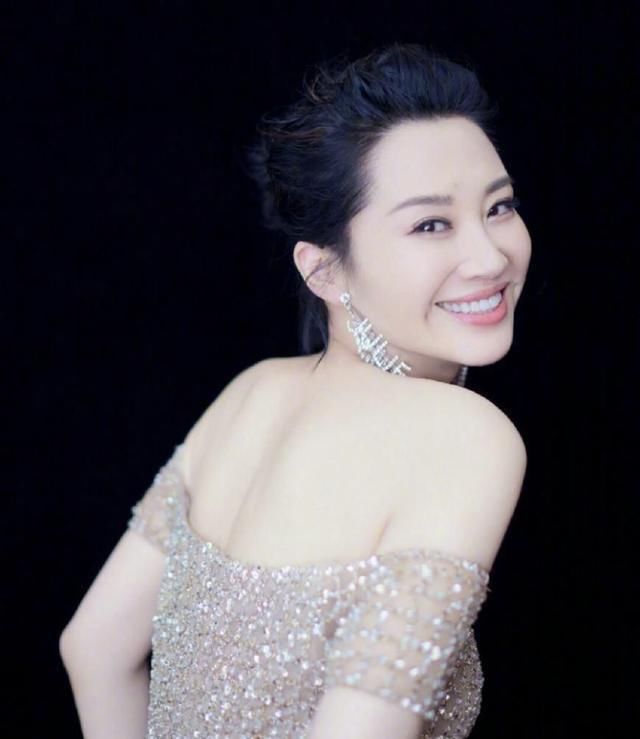 52岁的许晴，为什么会活成男人的梦中情人？真实原因值得深思