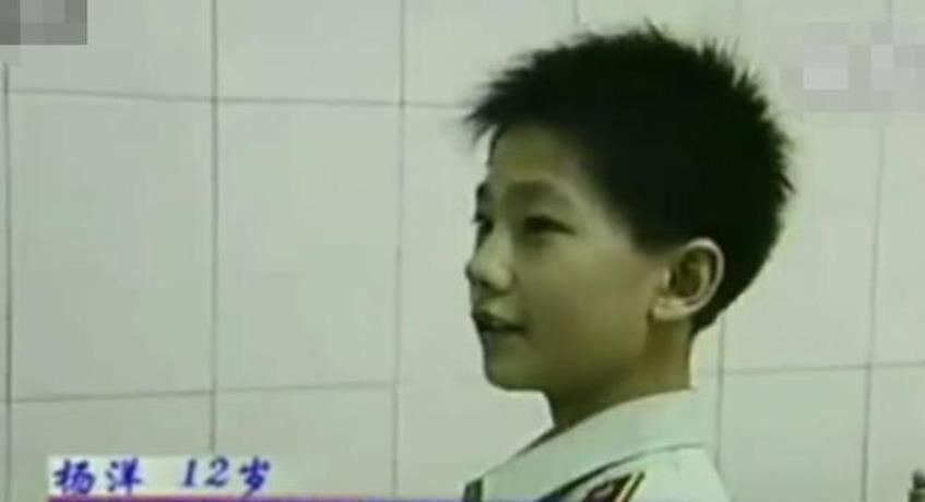 杨洋12岁视频流出，高糊镜头难掩帅气，从小就是校草