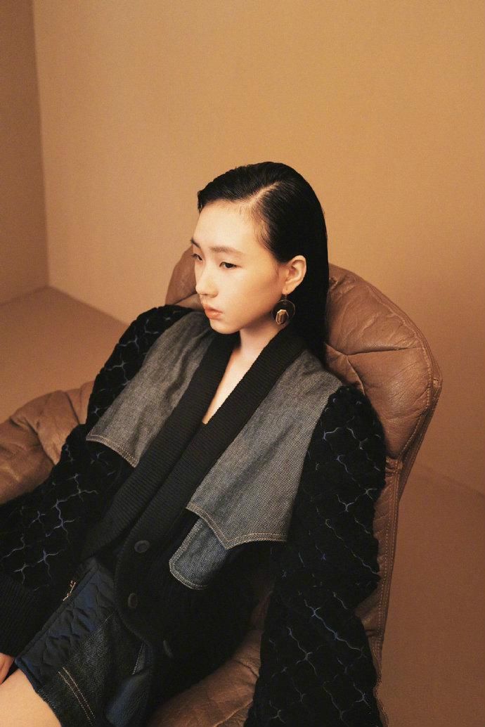 小S携大女儿登封，母女神态高冷似姐妹，被调侃摇钱树养成记
