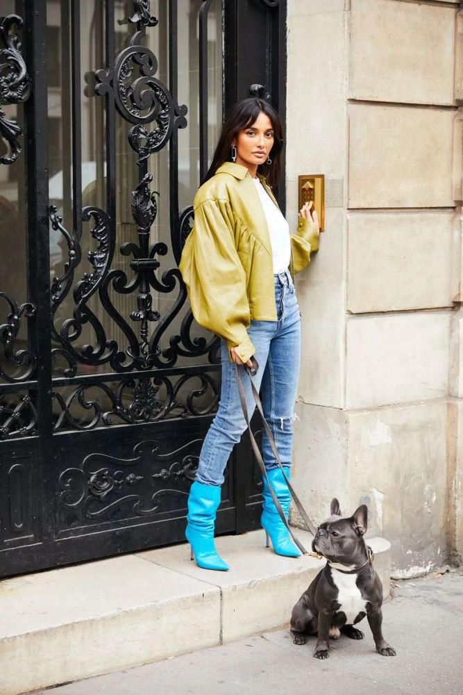 这个被蕾哈娜钦点合作的女人，用一双美哭众人的「水晶鞋」踏入巴黎时尚圈