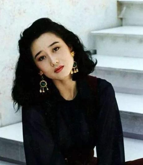 李连杰三女儿7岁为刘德华伴舞，8岁陪成龙走红毯，如今成这样