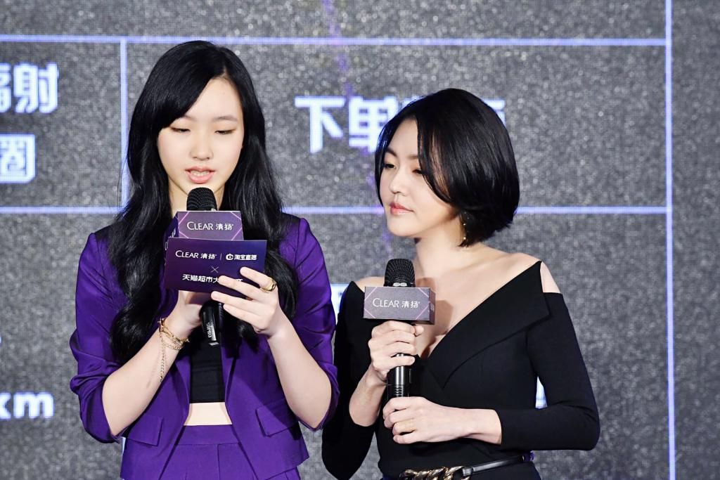 小S携大女儿登封，母女神态高冷似姐妹，被调侃摇钱树养成记