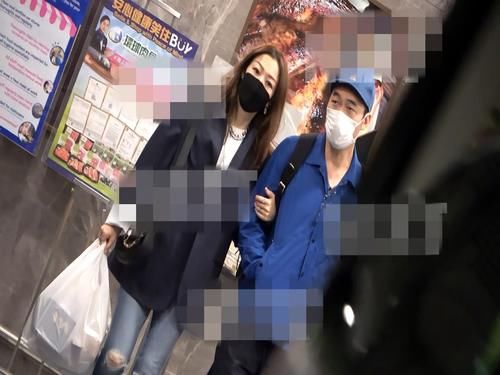 郑秀文许志安经历伤痛后更恩爱，甜蜜挽手逛超市，助男方走出爱犬离世阴霾