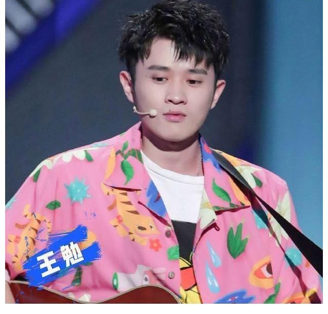 脱口秀大会 选手王冕退赛讨论我的"自调侃"回应