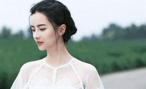 还记得《美人制造》中的龅牙妹吗？当初嫌她丑，如今美到认不出