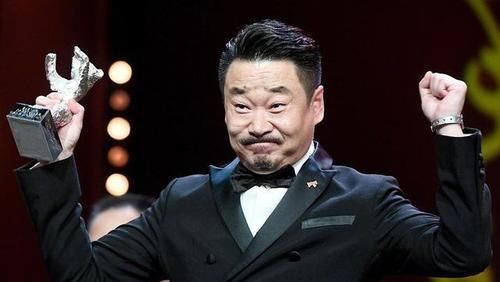 王景春：当过电焊工，做过售货员，演戏22年4座影帝，一生坎坷又传奇