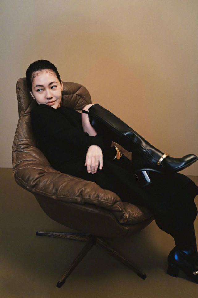 小S母女拍杂志,14岁许曦文时尚不输妈和大姨,接班徐氏姐妹有望
