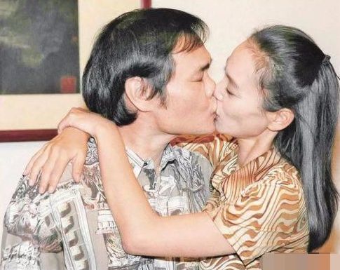 她是最可怜琼女郎，未婚先孕遭抛弃，老公又意外坠楼，今单身无子