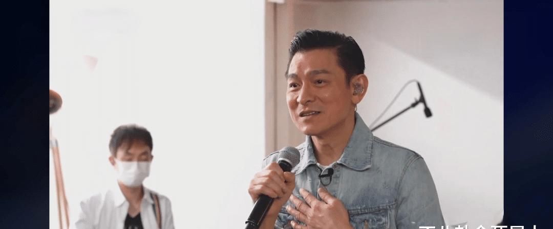 梁朝伟近照不敢认,头发稀疏发白满脸皱纹,58岁似70岁老头