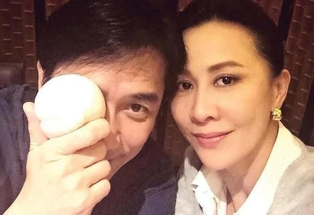 梁朝伟生命中最重要的两个女人！最爱张曼玉，却为何娶了刘嘉玲？