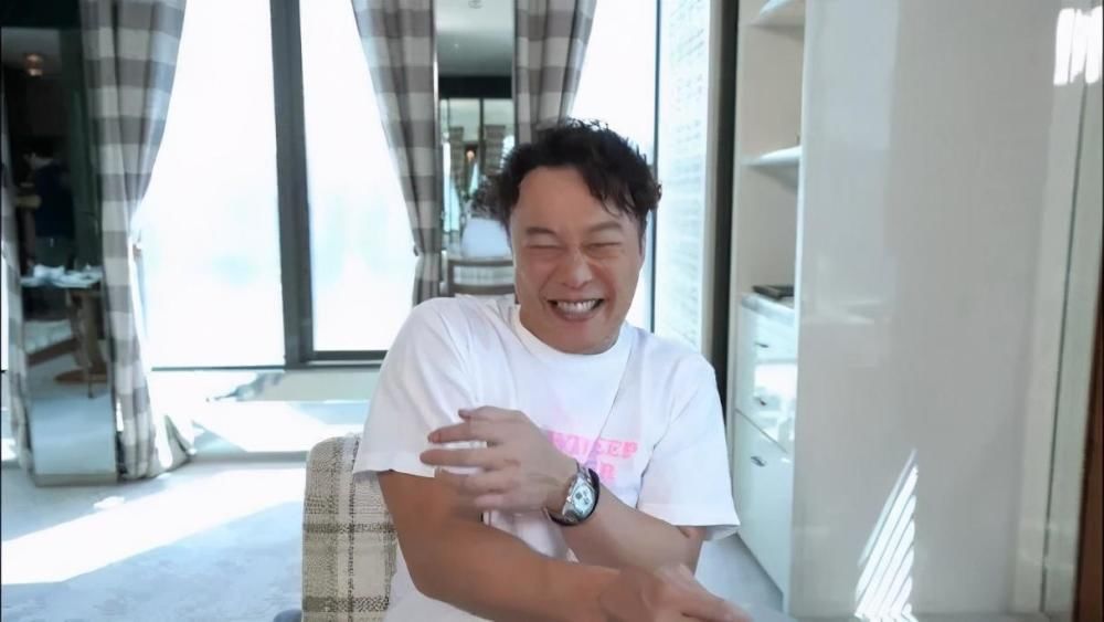 继李克勤之后陈奕迅再曝零收入，是老牌歌手江郎才尽？
