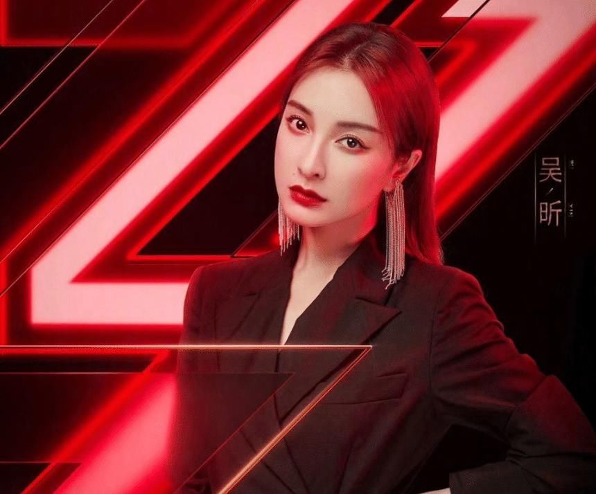 吴昕出门偶遇路人抓拍，失去美颜滤镜后，这状态真的有37岁？