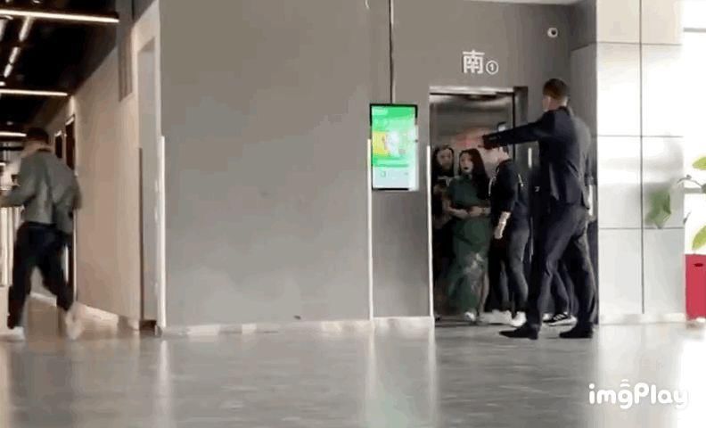 最爱出镜的经纪人杨天真,切胃手术后身材大变样,难道也要出道?