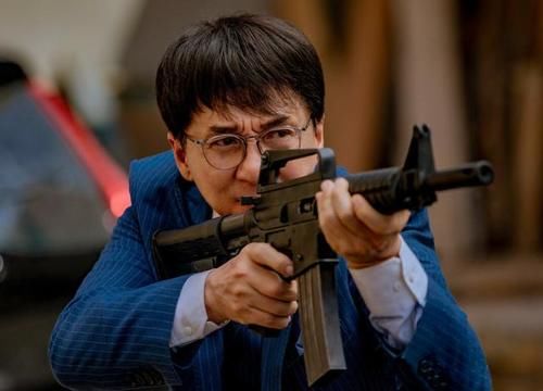 《急先锋》国内遇冷国外吃香，成龙被赞爱国有远见，专赚外国人钱