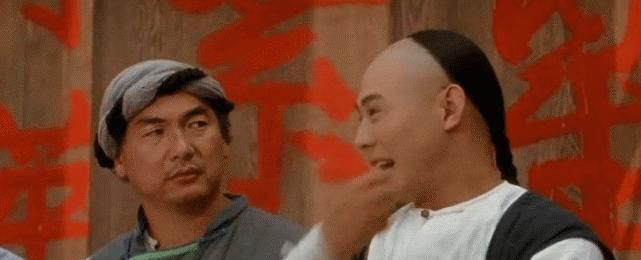 李连杰的黄金搭档，洪金宝成龙都惹不起，却被周星驰一拳打成表情包