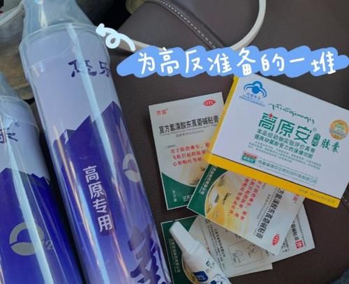 张子萱秀机场美照，踩着座椅凹造型，一个举动让她避免了争议