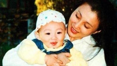 80年代第一美女，因太漂亮被人暗算，差点被割掉鼻子，现在如何
