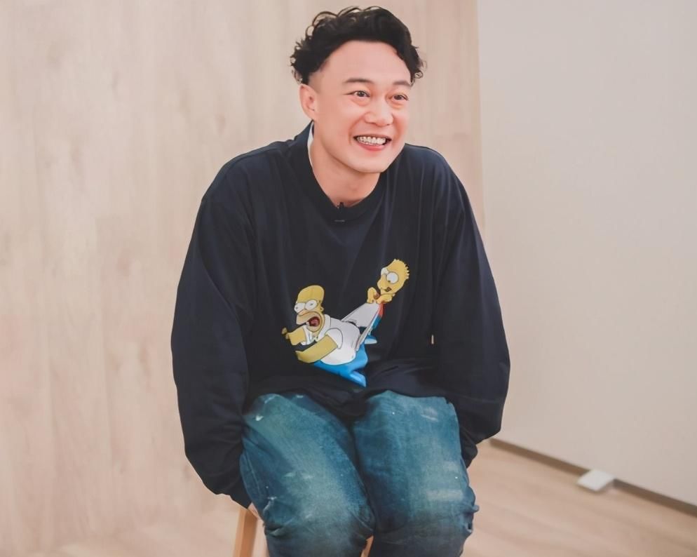 陈奕迅自曝很久没收入,有点积蓄却有个败家老婆,女儿都不习惯了