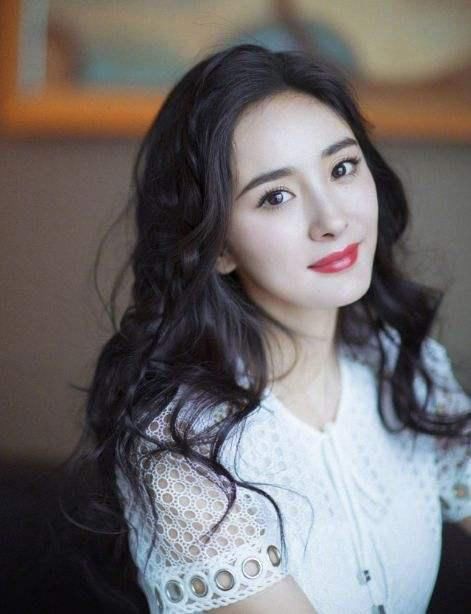 霍思燕人设崩塌?在社交平台手撕黄奕,抢杨幂资源?