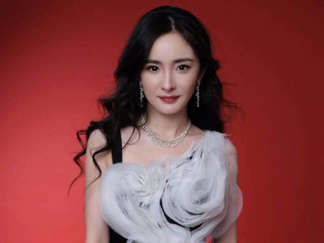 目前最受欢迎女演员公布：杨紫掉出前三，榜首是34岁的她