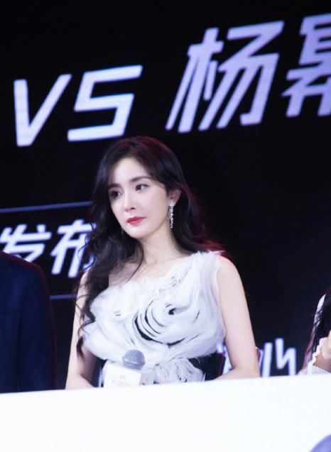刘恺威与小19岁女星闹绯,亲密拍夫妻戏,这身材真不像45岁