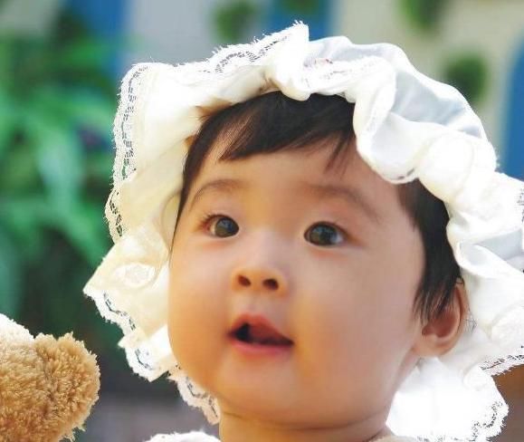 高圆圆女儿颜值曝光，长相与爸爸赵又廷如同复制，基因令人羡慕