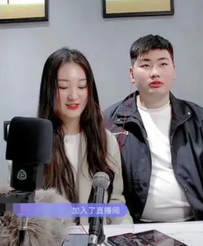大衣哥儿媳改口了，直播时不断要礼物，与朱单伟未领证：他才19岁