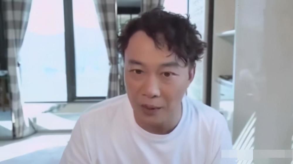 陈奕迅自曝很久没收入,有点积蓄却有个败家老婆,女儿都不习惯了