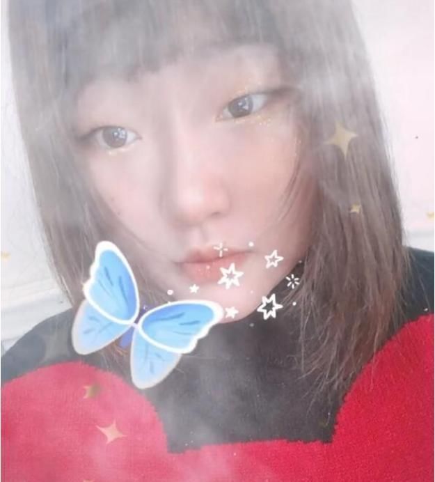 朱之文女儿认真打扮并不丑，千格鸟上衣配小黑裤，同框弟媳显高挑