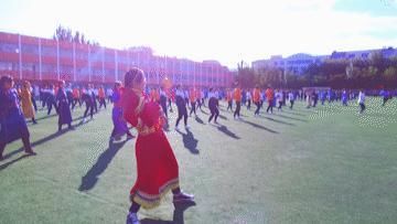 中学课间操跳敦煌壁画舞！网友：太美，想回去上学