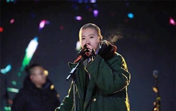 继光头发型之后,窦靖童又以另类发型亮相,还是天后家的闺女吗?
